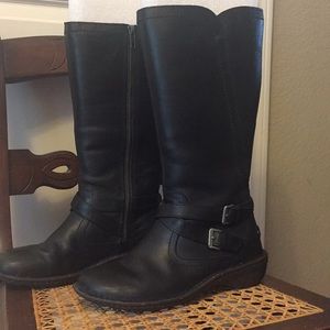 Ugg navy leather boot size 8